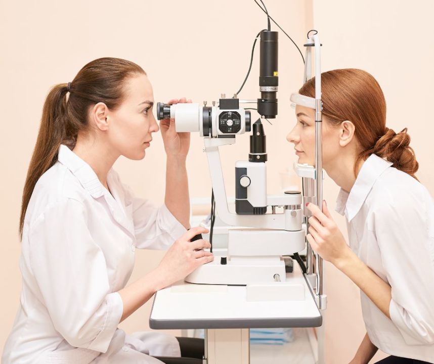 Optometrist sau oftalmolog? Ce diferență este și unde mergi